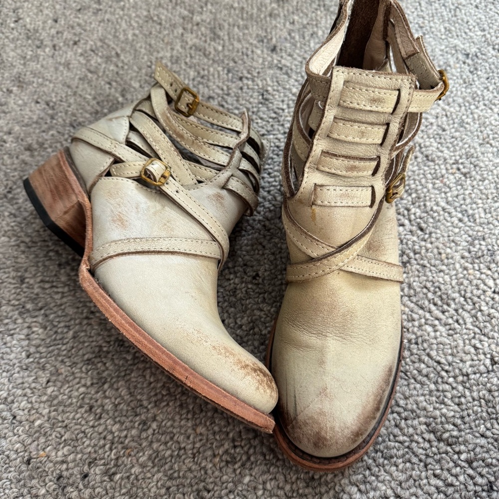 [FREEBIRD]‎ Stair Booties Light Tan EUC
